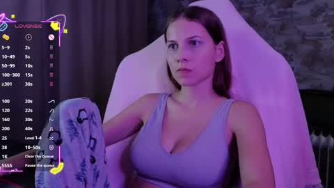 Snapshot of small_emma0 chatting on November 27, 2025, 5:59 pm Emma online show from November 27, 2025, 5:59 pm