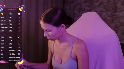 Snapshot of small_emma0 chatting on November 28, 2025, 6:43 pm Emma online show from November 28, 2025, 6:43 pm