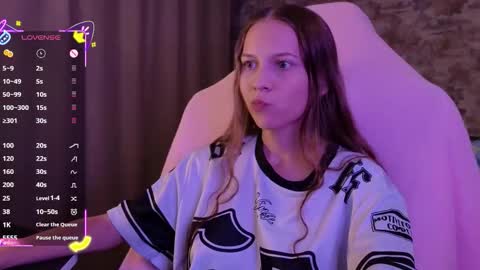 Snapshot of small_emma0 chatting on December 16, 2025, 6:57 pm Emma online show from December 16, 2025, 6:57 pm