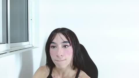 Small Hot19 online show from November 14, 2025, 8:24 am