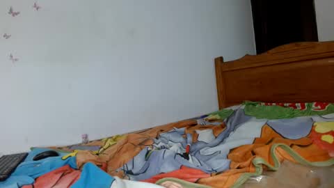 smallflorecita online show from December 2, 2025, 11:45 pm