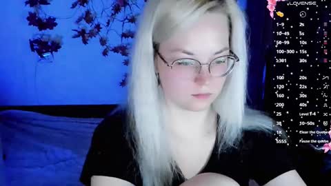 smallimpmeili online show from November 9, 2025, 8:07 pm