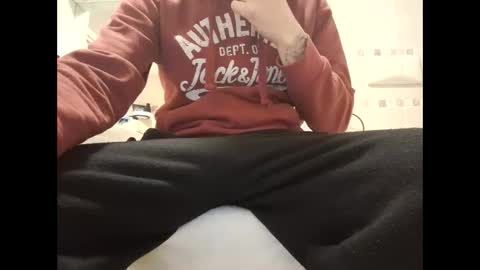 Snapshot of smallone8825 chatting on December 27, 2024, 9:39 am smallone8825 online show from December 27, 2024, 9:39 am