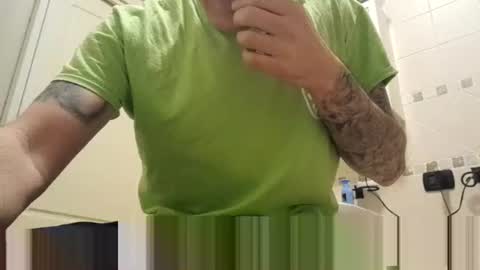 Snapshot of smallone8825 chatting on September 25, 2025, 5:00 am smallone8825 online show from September 25, 2025, 5:00 am