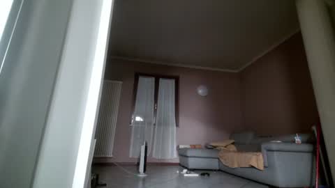smallone8825 online show from August 6, 2026, 5:42 am