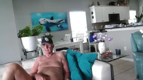 Daddy online show from April 2, 2026, 4:04 pm