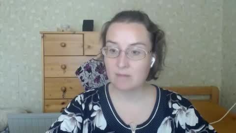 smart_rose online show from September 13, 2025, 10:48 am