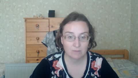 smart_rose online show from September 19, 2025, 1:23 pm