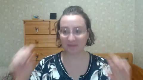 smart_rose online show from October 4, 2025, 1:53 pm