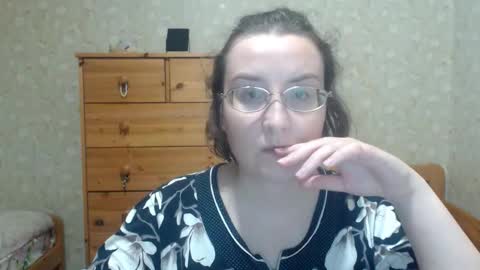 smart_rose online show from October 6, 2025, 2:58 pm