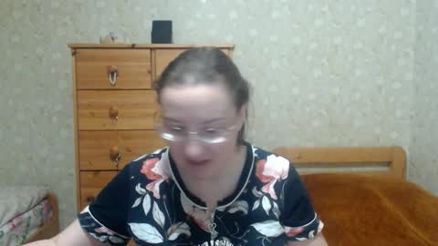 smart_rose online show from November 6, 2025, 2:07 pm