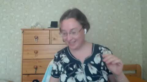 smart_rose online show from May 18, 2026, 2:34 pm