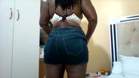 Snapshot of smartqueen1 chatting on May 2, 2026, 2:11 pm Katerina online show from May 2, 2026, 2:11 pm