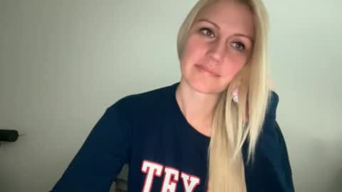 Snapshot of smexxii93 chatting on November 26, 2025, 6:20 pm smexxii93 online show from November 26, 2025, 6:20 pm