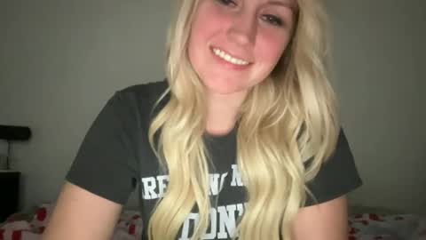 smexxii93 online show from February 12, 2026, 3:23 am