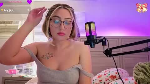 Snapshot of smexy_bun chatting on December 17, 2025, 5:57 am Smexy online show from December 17, 2025, 5:57 am