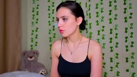 Snapshot of smile_forever_ chatting on August 8, 2026, 9:17 pm Bella online show from August 8, 2026, 9:17 pm