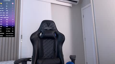 Snapshot of smilee_girl chatting on December 10, 2024, 3:12 pm Emily Burns online show from December 10, 2024, 3:12 pm