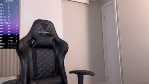 Snapshot of smilee_girl chatting on December 12, 2024, 5:59 pm Emily Burns online show from December 12, 2024, 5:59 pm