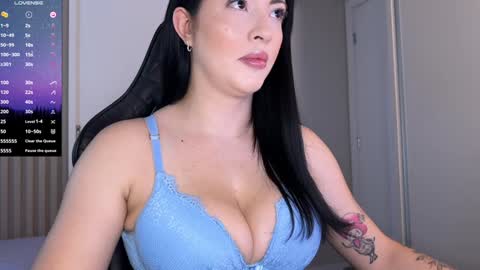 Snapshot of smilee_girl chatting on January 9, 2025, 1:24 pm Emily Burns online show from January 9, 2025, 1:24 pm