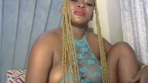 smiley_berry online show from November 7, 2025, 11:27 pm