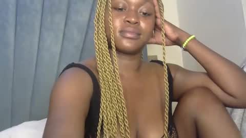 smiley_berry online show from November 10, 2025, 9:03 pm