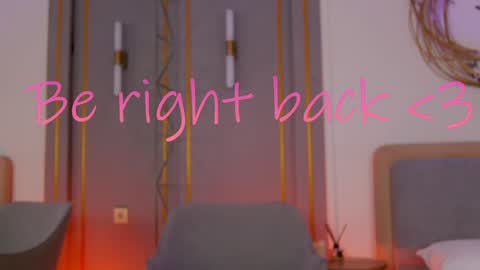 Snapshot of smiley_mia_ chatting on February 4, 2025, 8:13 am Mia online show from February 4, 2025, 8:13 am