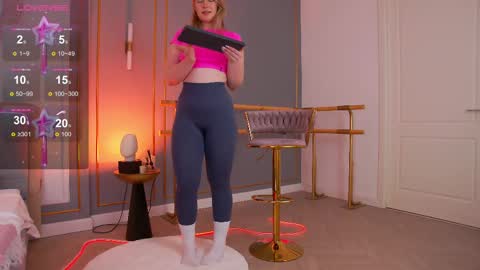 Snapshot of smiley_mia_ chatting on March 6, 2025, 11:58 am Mia online show from March 6, 2025, 11:58 am