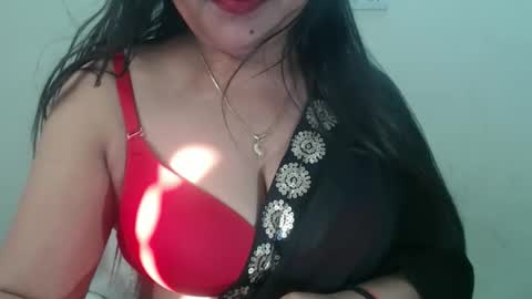 Snapshot of smiley_queen99 chatting on May 18, 2026, 1:45 am smiley online show from May 18, 2026, 1:45 am