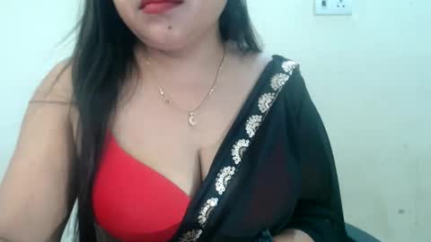 Snapshot of smiley_queen99 chatting on May 20, 2026, 4:07 am smiley online show from May 20, 2026, 4:07 am