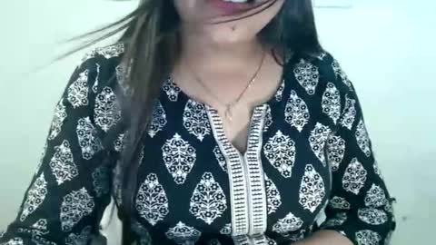 Snapshot of smiley_queen99 chatting on June 7, 2026, 2:32 pm smiley online show from June 7, 2026, 2:32 pm