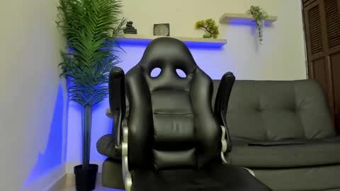 SMIT  online show from February 22, 2025, 8:31 pm