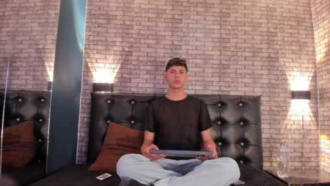 Snapshot of smith_luxe chatting on March 31, 2026, 7:58 pm Smith online show from March 31, 2026, 7:58 pm