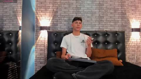 Snapshot of smith_luxe chatting on April 16, 2026, 8:20 pm Smith online show from April 16, 2026, 8:20 pm