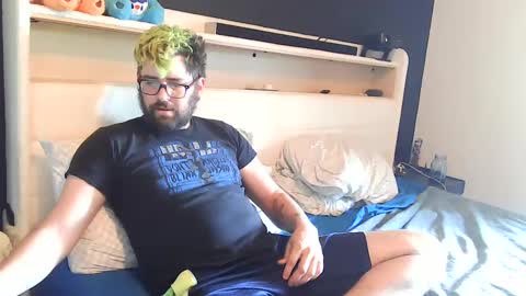 snackonzach online show from September 21, 2025, 2:40 pm