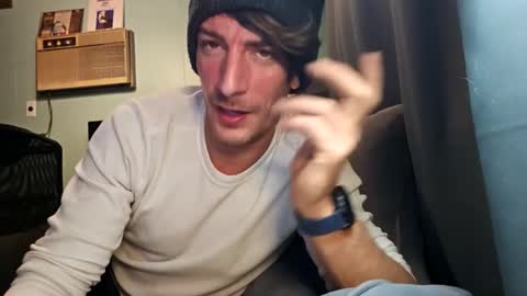 Snapshot of snackyyyy chatting on February 28, 2026, 2:23 am Snackyyyy online show from February 28, 2026, 2:23 am