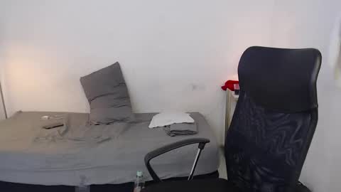 Snapshot of snak_master1 chatting on September 18, 2025, 5:59 pm snak_master1 online show from September 18, 2025, 5:59 pm