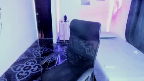 snak_master1 online show from April 12, 2026, 8:47 pm