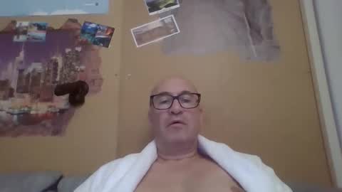 Snapshot of sneakerboy18 chatting on November 16, 2025, 12:33 pm sneakerboy18 online show from November 16, 2025, 12:33 pm