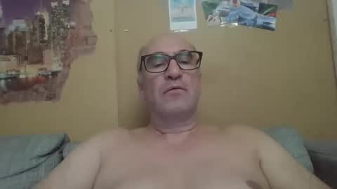 Snapshot of sneakerboy18 chatting on May 25, 2026, 1:39 pm sneakerboy18 online show from May 25, 2026, 1:39 pm