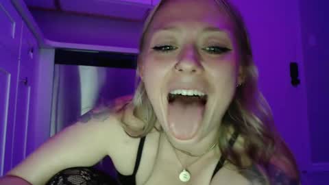 sneakyalicek online show from January 30, 2025, 3:22 am