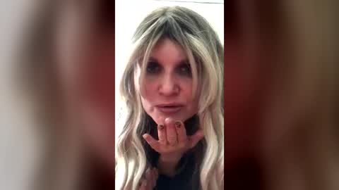Snapshot of snejnaya chatting on June 16, 2026, 4:09 pm Snejnaya online show from June 16, 2026, 4:09 pm