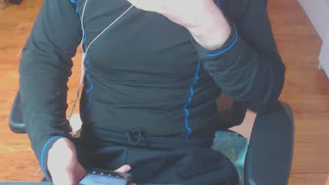 Snapshot of snooze85 chatting on January 9, 2025, 1:56 pm Cbt-Slave online show from January 9, 2025, 1:56 pm