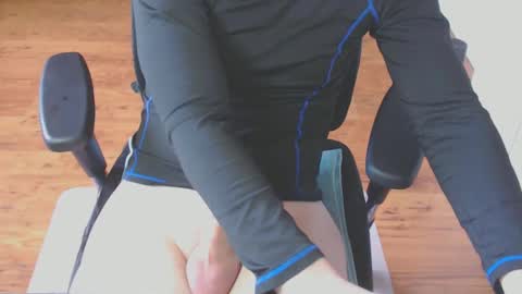 Snapshot of snooze85 chatting on February 8, 2025, 1:33 pm Cbt-Slave online show from February 8, 2025, 1:33 pm