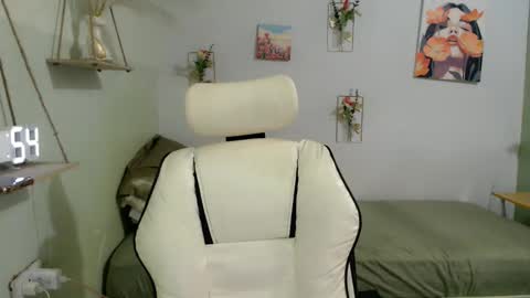 snow_2000 online show from October 16, 2025, 3:29 am