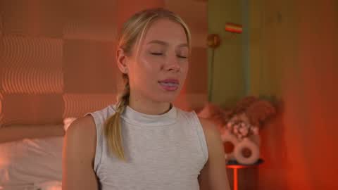 Candice Snow online show from December 25, 2024, 12:47 pm