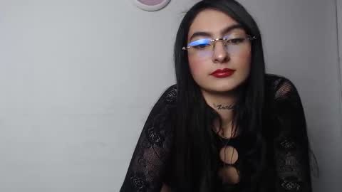 snow_sweet online show from April 8, 2026, 8:36 am