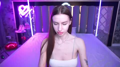 Snapshot of snow_whiteeex chatting on April 14, 2026, 6:19 am snow_whiteeex online show from April 14, 2026, 6:19 am
