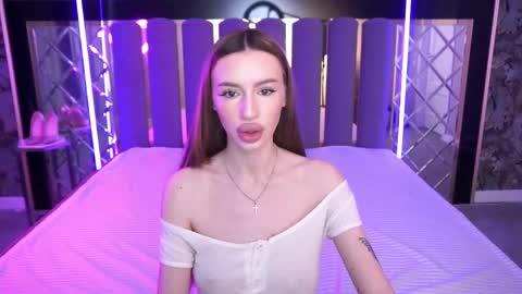 Snapshot of snow_whiteeex chatting on May 3, 2026, 5:35 am snow_whiteeex online show from May 3, 2026, 5:35 am