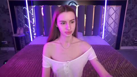 Snapshot of snow_whiteeex chatting on May 15, 2026, 5:36 am snow_whiteeex online show from May 15, 2026, 5:36 am